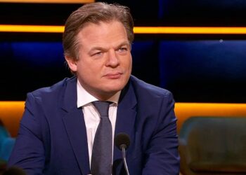 Pieter Omtzigt Zolang ligt Pieter Omtzigt er nog uit: “Alles wijst erop dat hij flink overspannen is.”