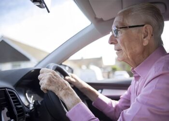 Ouderen staan voor gedwongen keuze: “Rijbewijs inleveren of peperdure rijtest afleggen”