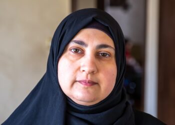 Karima (58): “Ik ben trots dat ik een hoofddoek draag”