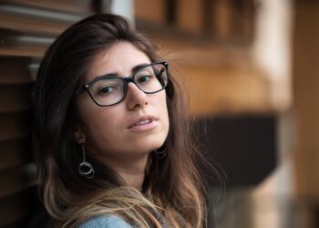 Mila (31): “Mijn baas verwacht dat ik onbetaald overwerk en bedreigt me met ontslag als ik weiger”