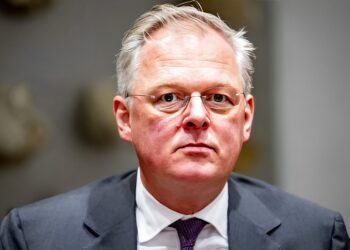 Beerput opgestapte NSC-staatssecretaris Idsinga gaat helemaal open