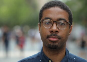 “Ryan (35): Een verbod op ouderparticipatie op scholen zou meer gelijkheid creëren.”