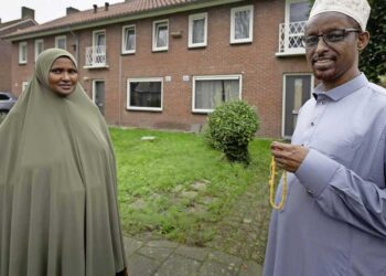 Somalisch asielgezin met vijftien kinderen krijgt twee woningen: huis vinden voor grote families is erg lastig