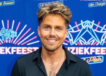 Nieuwe bizarre onthullingen in liefdesleven André Hazes: ‘Monique gaf toestemming!’