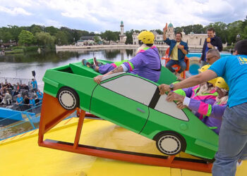 Dit zijn de twee geweldige presentatoren die de iconische caravanrace en achteruitrijden gaan presenteren