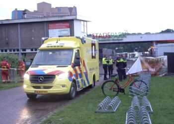 Man gespietst op hekwerk nadat hij festival wil betreden