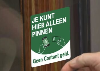 Zes bekende winkelketens stoppen per direct met contant geld: “Je moet er maar aan wennen”