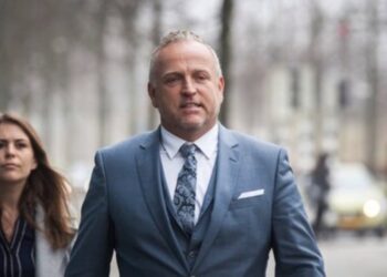 Gordon plaatst ongepaste opmerking bij zwangerschapsaankondiging Suzan en Freek: ‘Wat een misselijkmakende reactie!