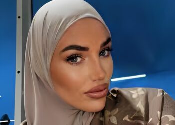 Jorney weigert om nog langer geen hoofddoek te dragen en legt uit waarom