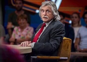 Johan Derksen haalt keihard uit naar Johnny de Mol