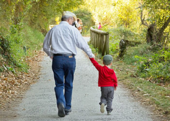 Opa Dirk eist €10 per uur om op zijn kleinkind te passen: ‘Ik ben geen gratis kinderopvang’