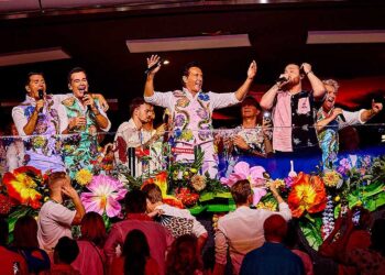 Toppers sluiten jubileum af in ArenA met emotionele slotavond en speciaal bezoek