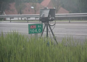 Absurde stijging: Dit zijn de nieuwe verkeersboetes! ‘Voortaan houd je je telefoon nooit meer vast’