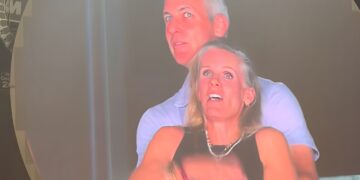 Betrapte CEO overweegt juridische stappen na virale Coldplay-video