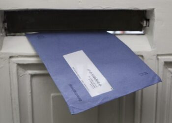 Belastingdienst waarschuwt: er gaan neppe blauwe brieven rond (en zo herken je ze)