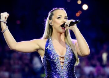 Emma Heesters deelt groot nieuws tijdens optreden