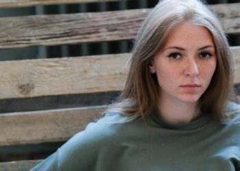 Nora (27): “Mijn ouders zijn rijk, maar weigeren mijn schulden af te betalen”