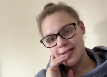 Zwangere moeder (21) met drie kinderen smeekt om hulp: ‘’Moet rondkomen met nog maar 40 euro’’