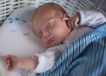 Yvet: “Ik ging naar een feestje bij de buren 500 meter verderop, terwijl mijn baby lag te slapen”Yvet: “Ik ging naar een feestje bij de buren 500 meter verderop, terwijl mijn baby lag te slapen”