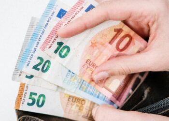 Tanja (53) en Wim (54) verdienen 6.000 euro per maand: “Het lukt ons niet om rond te komen”