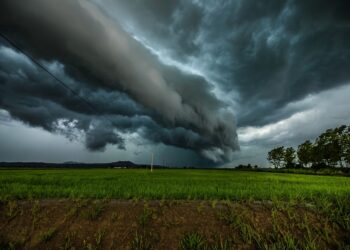 Houd rekening vandaag met stormdepressie Floris: zo laat kun je hem verwachten