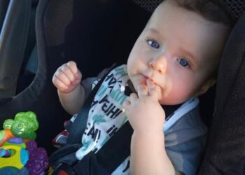 Baby van acht maanden aangetroffen in braaksel en ontlasting, ouders waren onder invloed van drugs