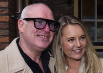 Minouche van der Gijp krijgt tik op vingers van VI-gast: ‘Niet netjes’