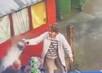 Gehandicapte oma en kleinzoon zijn slachtoffer geworden van een aanval met kokend heet water