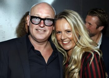 SBS6 neemt drastische beslissing en haalt straalbezopen René Van der Gijp per direct van de buis