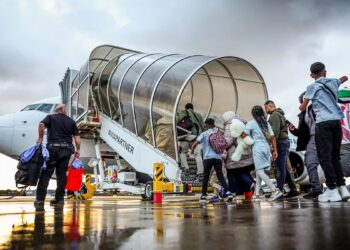 80 Syriërs keren vrijwillig terug naar Syrië en krijgen dit absurd bedrag per persoon mee