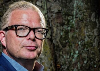 Jan Roos haalt keihard uit: ‘Linkse mensen zijn dom of gek, maar…’