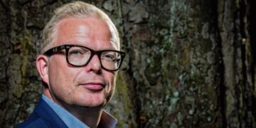 Jan Roos haalt keihard uit: ‘Linkse mensen zijn dom of gek, maar…’