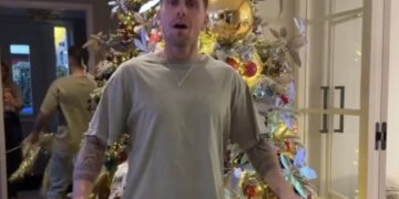 Kerstboom van André Hazes Jr. zorgt voor opschudding: ‘Baby op komst?’