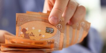 Digitale dwangstaat een feit: “Op deze tijden mogen winkeliers contant geld weigeren”