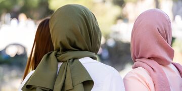 Vader slaat dochter het ziekenhuis in omdat ze een hoofddoek weigert te dragen