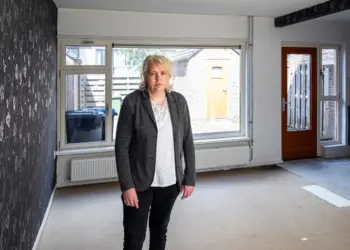 Angela (45) trok bij haar ouders in om voor hen te zorgen, maar de gevolgen zijn enorm