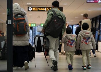 Nederlanders verbolgen: zoveel krijgen Syriërs mee door verhoogde remigratiesteun