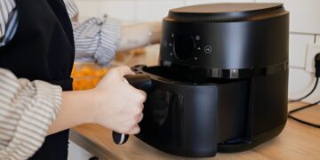 Arts legt uit waarom ze haar airfryer heeft weggegooid