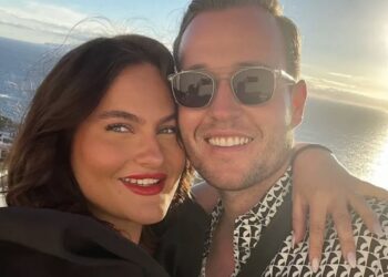 Nederlandse realityster (23) met spoed opgenomen in het ziekenhuis