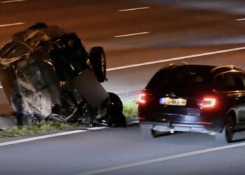 Grote schrik in de muziekwereld: bizar auto-ongeluk met bekende radio-dj