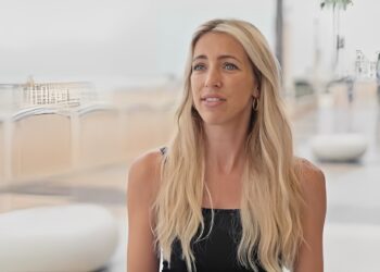 Schandalige beelden: Denise huis uitgezet door de Hanslers