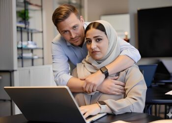 Yasmin (33): “Mijn ouders vinden dat ik moet trouwen binnen onze cultuur, maar ik ben verliefd op een Nederlandse man”