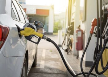 Grote waarschuwing voor Nederlanders: tanken in Duitsland kan je duur komen te staan