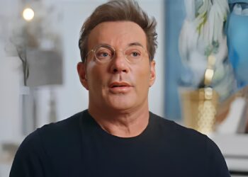 Gerard Joling uit harde kritiek op politiek leiderschap: ‘Waarom krijgt een gezin uit Eritrea wél een huis?’