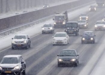Rijden in de sneeuw zonder brokken: dit zijn de beste tips