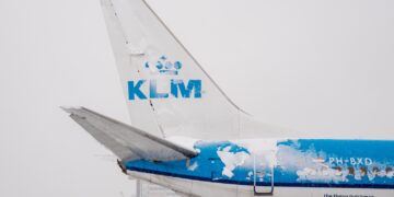 Chaos op Schiphol: KLM schrapt massaal vluchten door winterweer