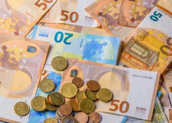 Let op: voldoe je niet aan een van deze voorwaarden, dan wordt er beslag gelegd op je AOW-uitkering