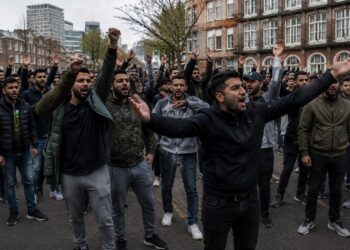 Woedende reacties nadat asielzoekers AZC moet verlaten na uitspraak van de rechter
