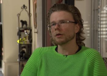 Angelo (34) verliest onverwacht moeder en moet huurhuis uit