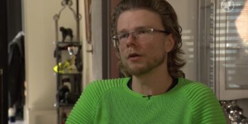Angelo (34) verliest onverwacht moeder en moet huurhuis uit